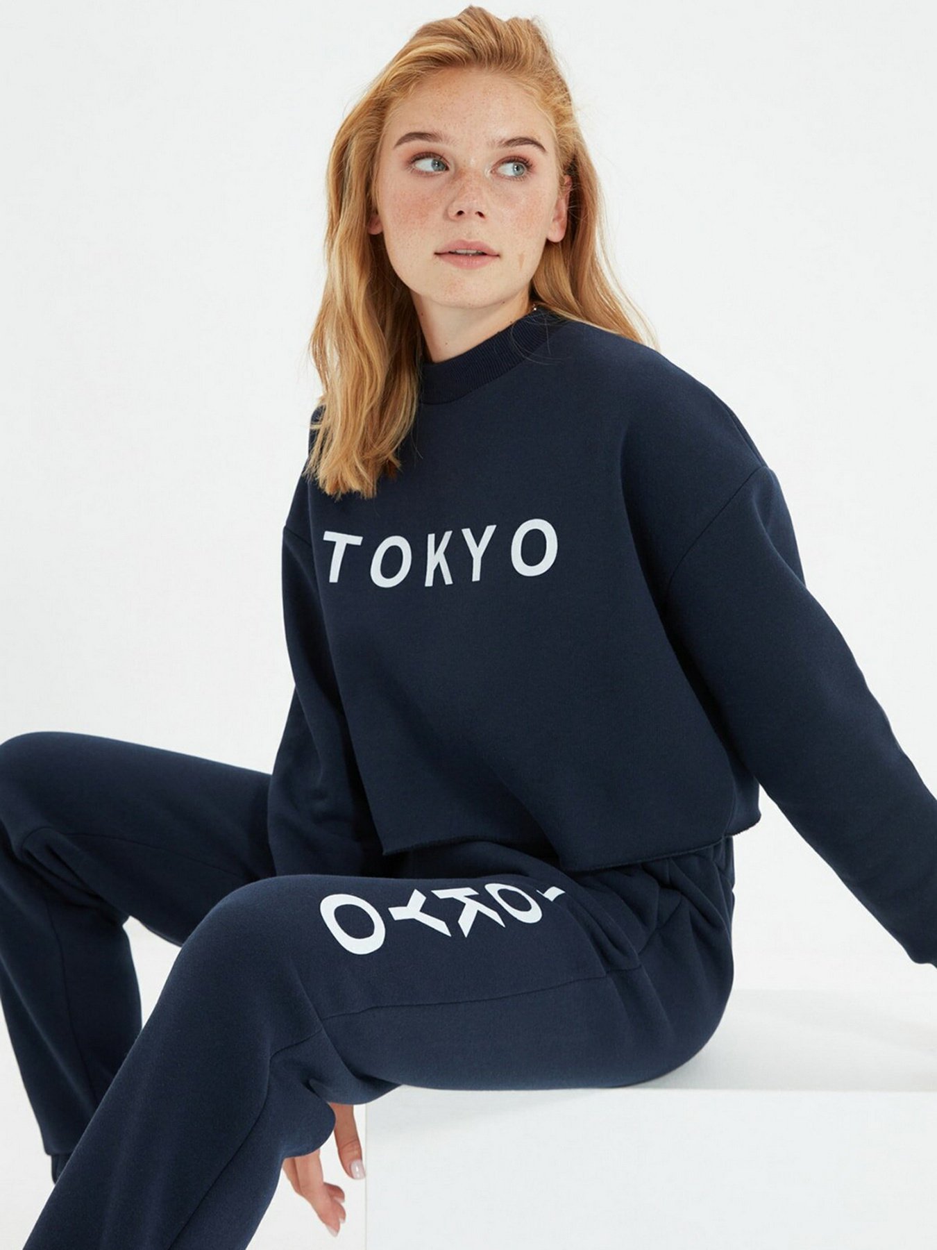 Свитшот Trendyol модель TWOAW22SW0895/Lacivert Фото