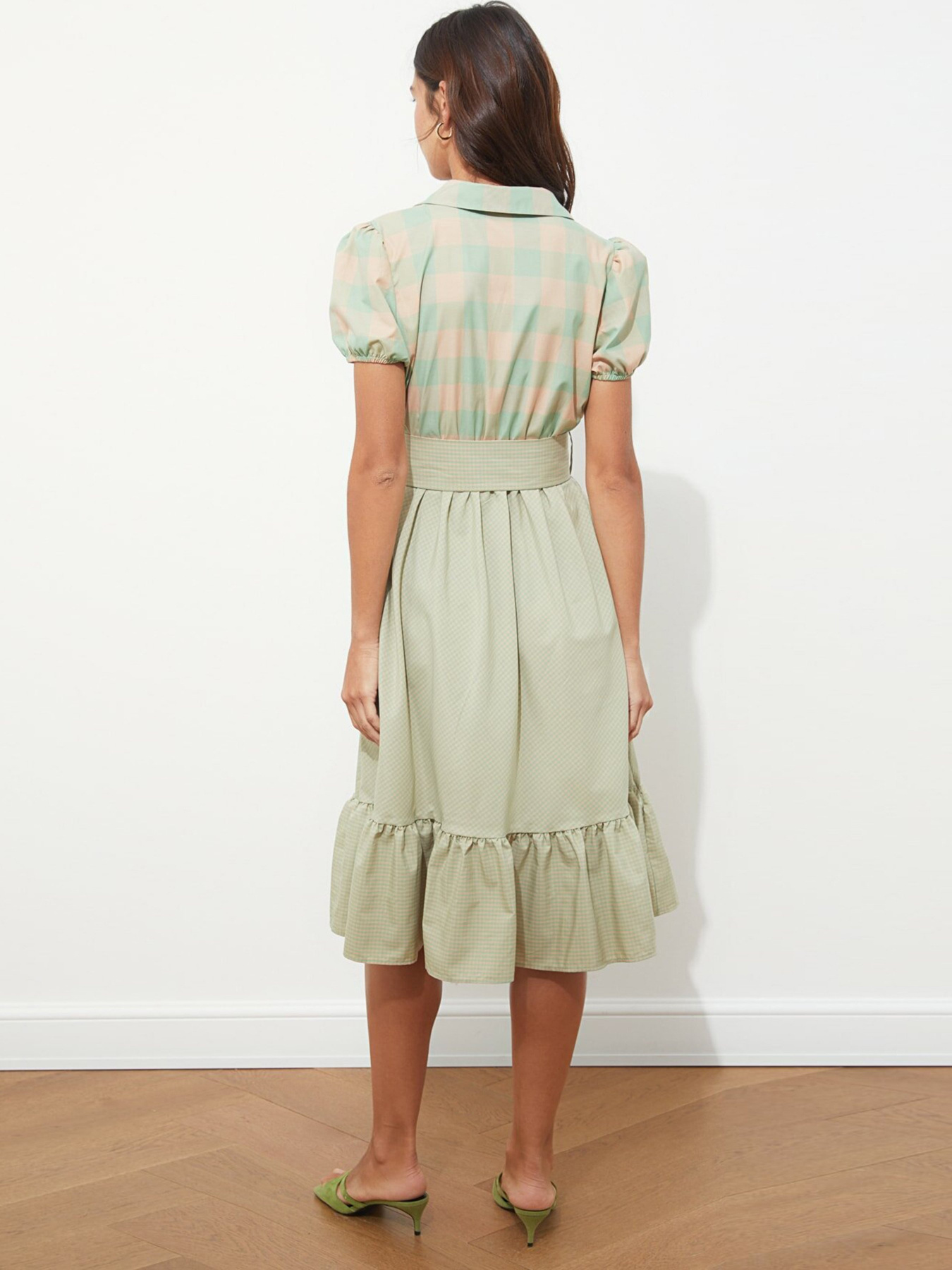 Платье миди Trendyol модель TWOSS21EL2884/Cok Renkli Платье миди Trendyol модель TWOSS21EL2884/Cok Renkli Фото