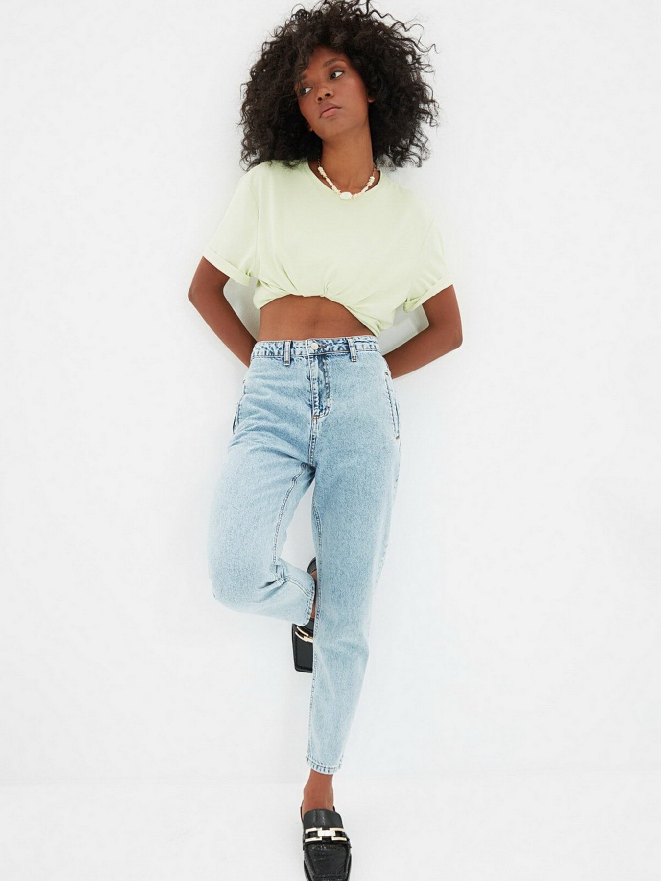 Джинсы мом Trendyol Mom модель TWOAW22JE0103/Mavi Джинсы мом Trendyol Mom модель TWOAW22JE0103/Mavi Фото