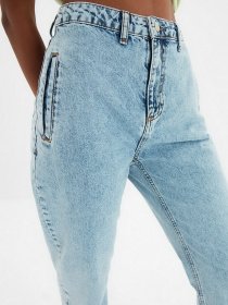 Джинсы мом Trendyol Mom модель TWOAW22JE0103/Mavi Джинсы мом Trendyol Mom модель TWOAW22JE0103/Mavi Фото