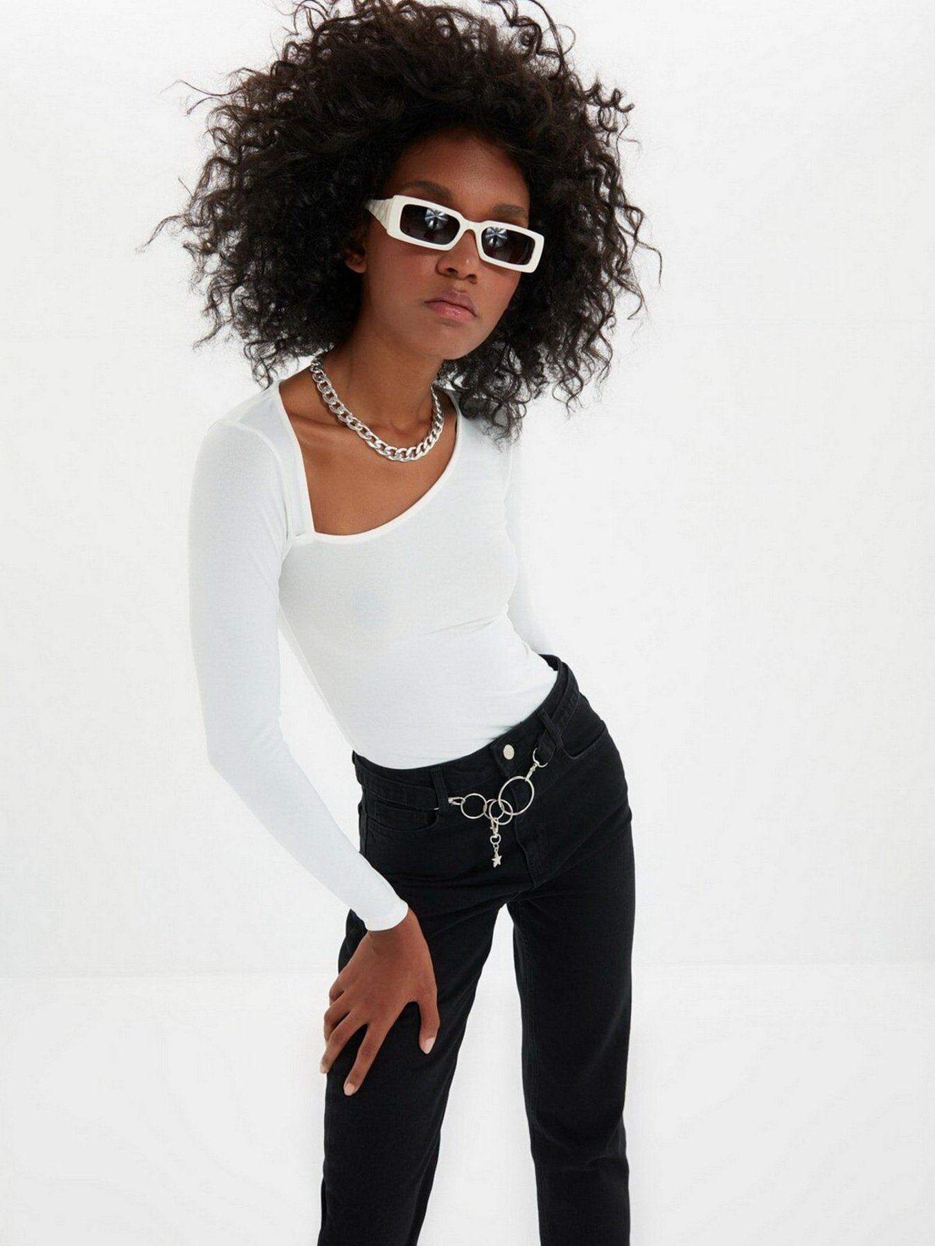 Джинсы мом Trendyol Mom модель TWOAW22JE0108/Siyah Фото