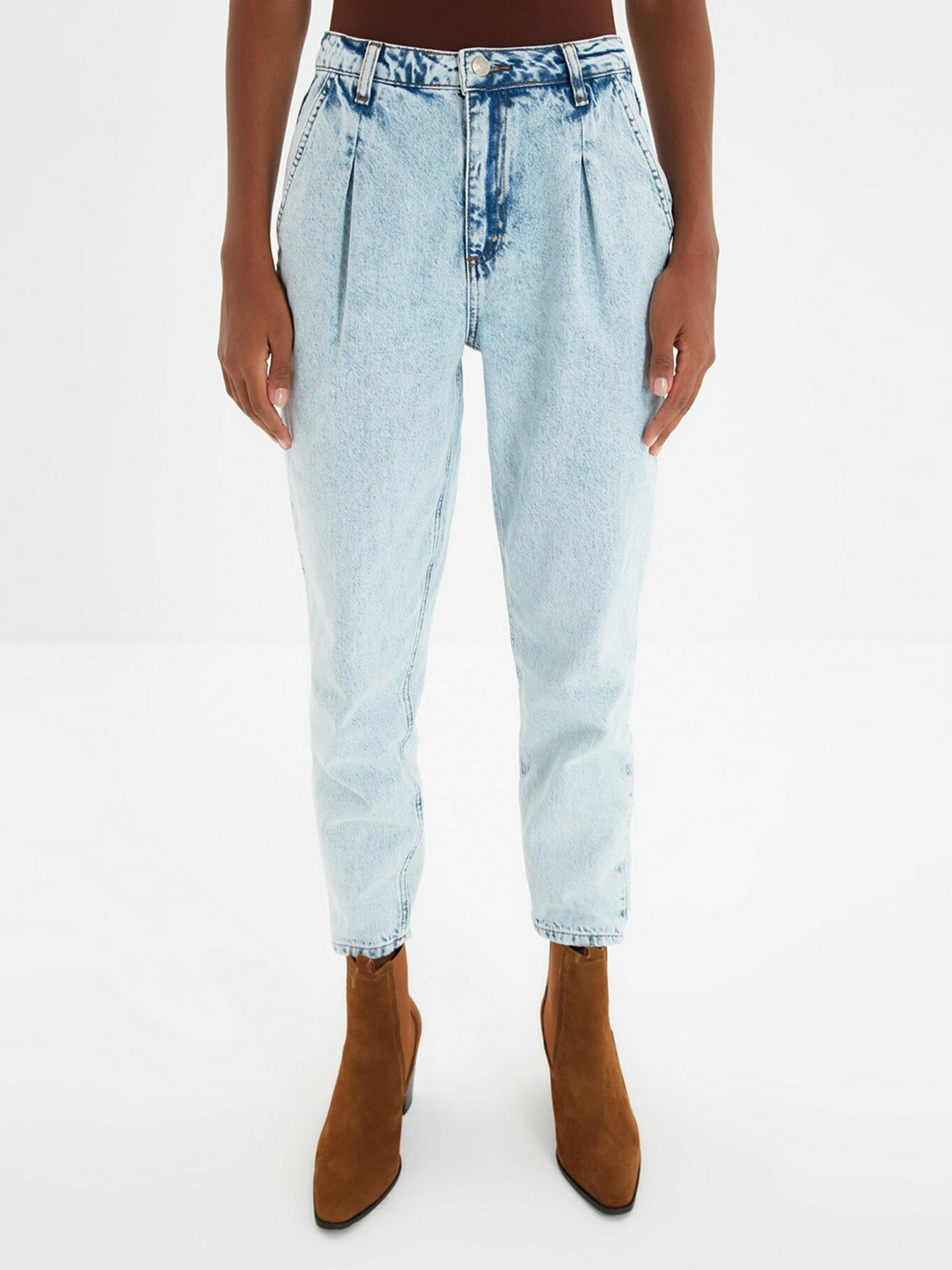 Джинсы мом Trendyol Curved модель TWOAW22JE0109/Mavi Джинсы мом Trendyol Curved модель TWOAW22JE0109/Mavi Фото