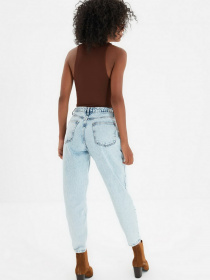 Джинсы мом Trendyol Curved модель TWOAW22JE0109/Mavi Джинсы мом Trendyol Curved модель TWOAW22JE0109/Mavi Фото