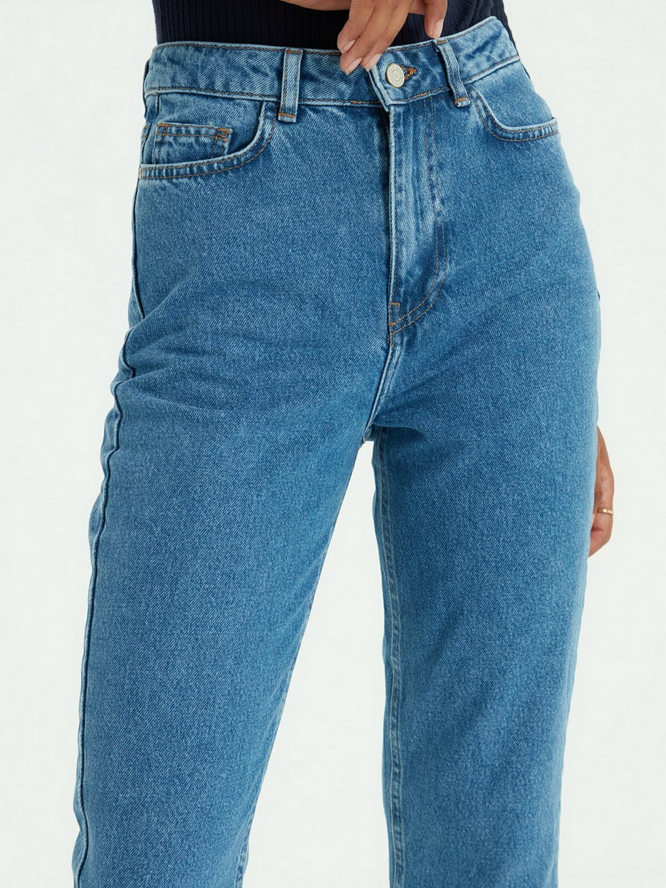 Прямые джинсы Trendyol Bootcut модель TWOAW22JE0122/Mavi Фото