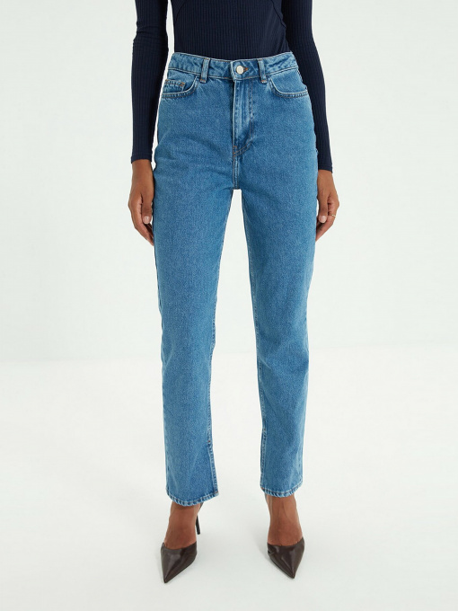 Прямые джинсы Trendyol Bootcut модель TWOAW22JE0122/Mavi Фото