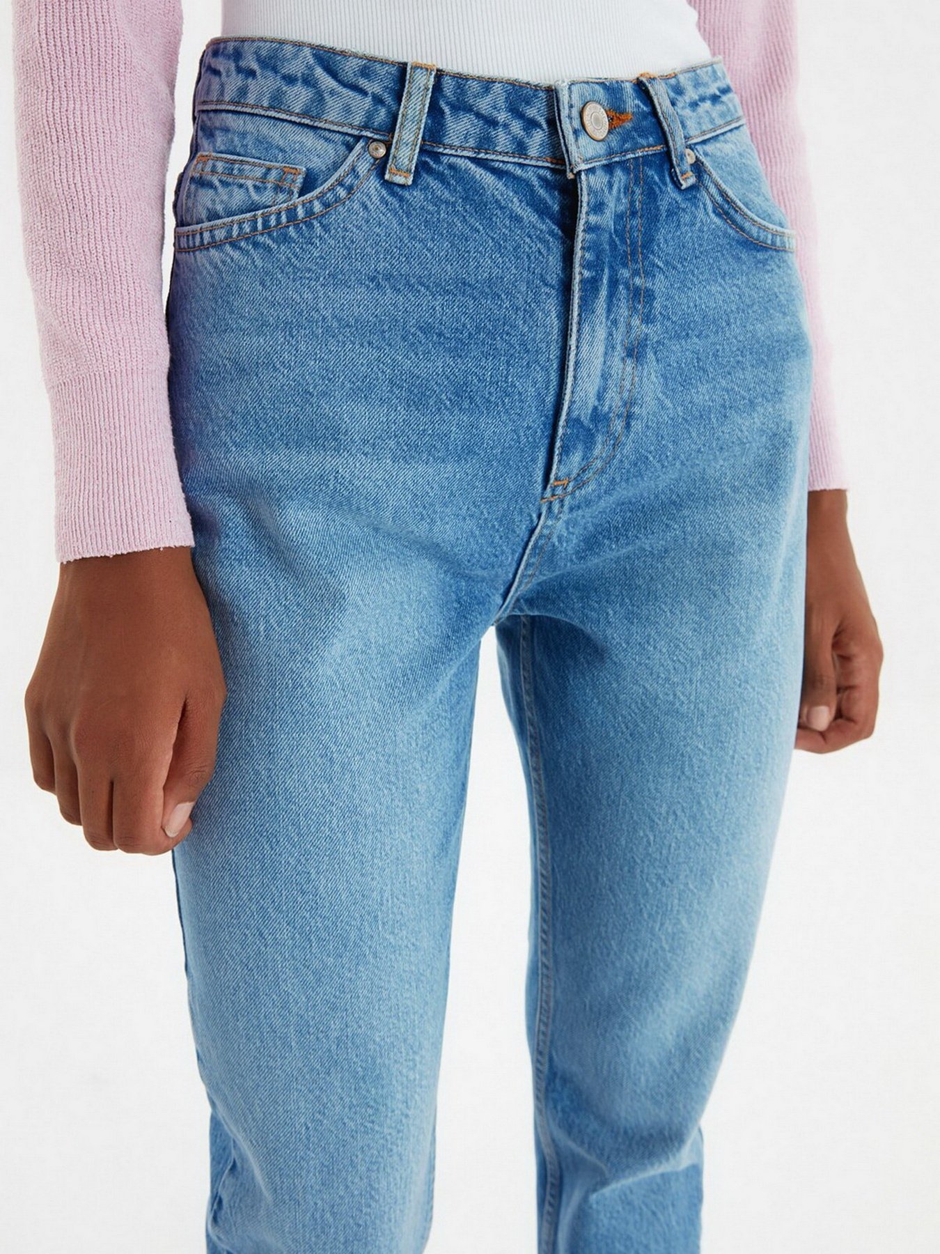 Зауженные джинсы Trendyol Bootcut модель TWOAW22JE0138/ACik Mavi Фото