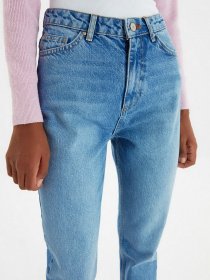 Зауженные джинсы Trendyol Bootcut модель TWOAW22JE0138/ACik Mavi Фото