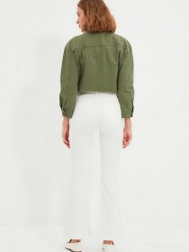 Расклешенные джинсы Trendyol Flare модель TWOAW22JE0145/Beyaz Фото