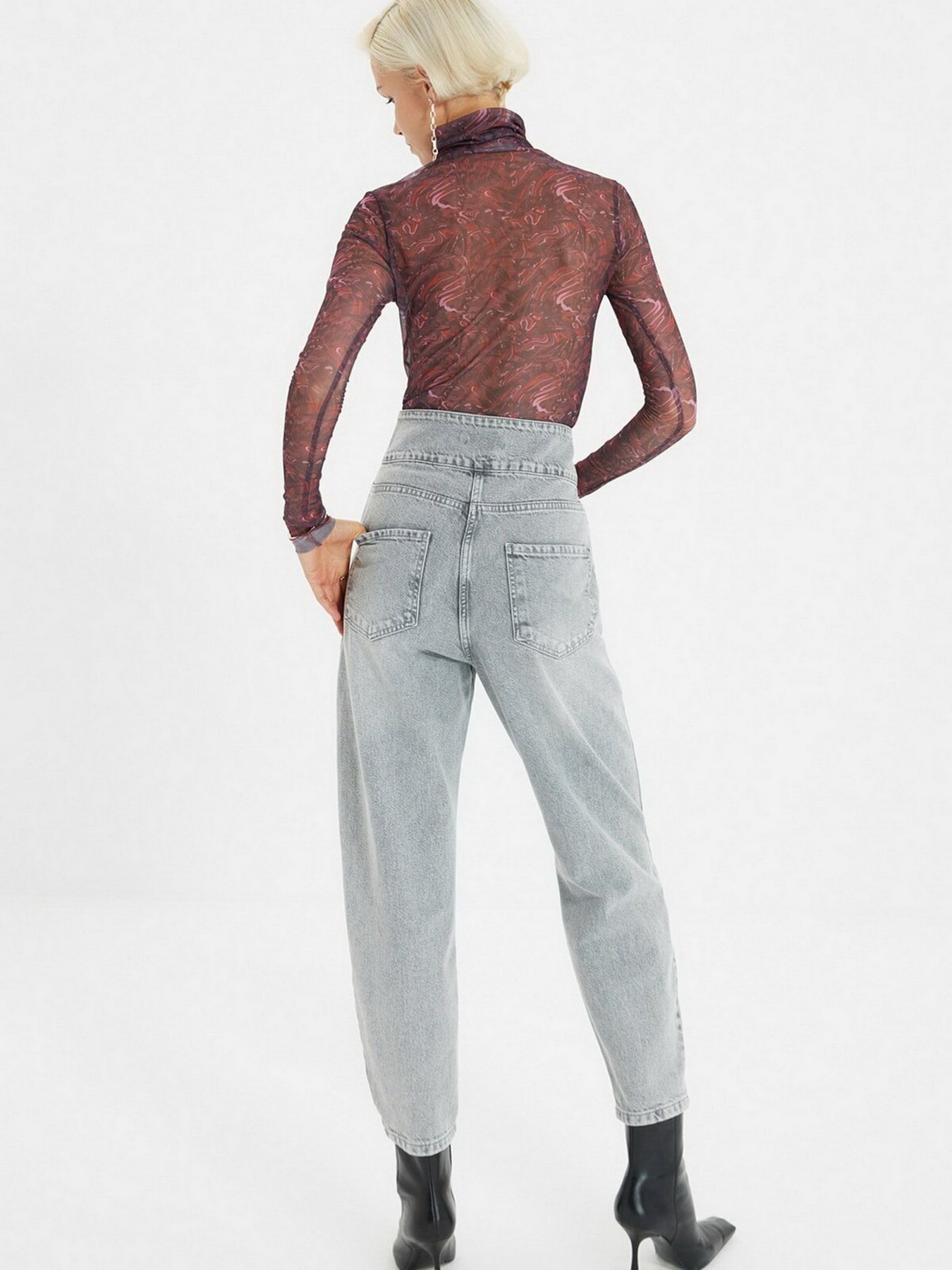 Джинсы мом Trendyol Mom модель TWOAW22JE0277/Gri Джинсы мом Trendyol Mom модель TWOAW22JE0277/Gri Фото