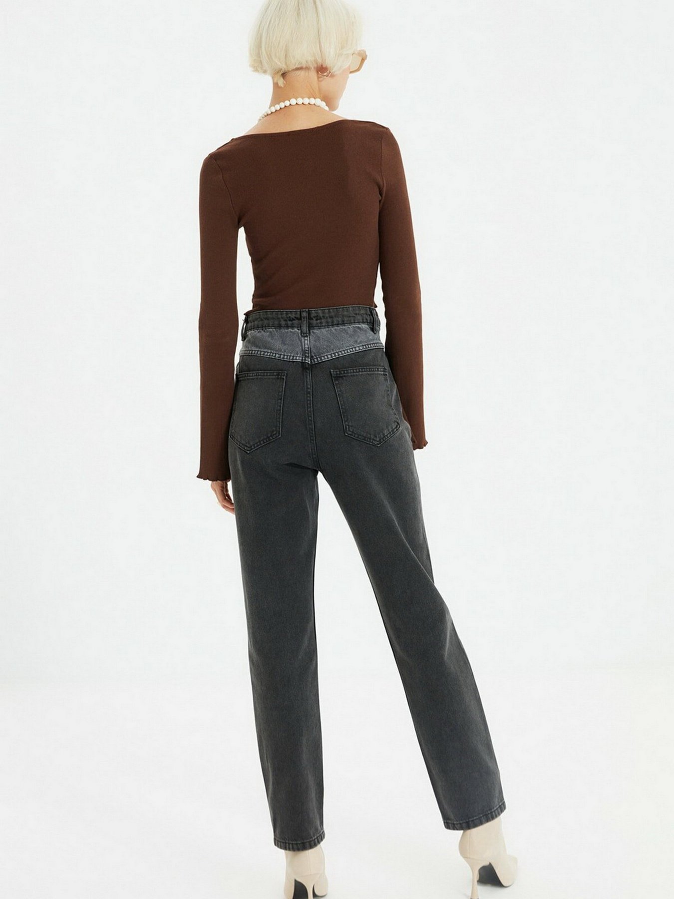 Прямые джинсы Trendyol Bootcut модель TWOAW22JE0422/Antrasit Фото