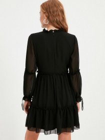 Платье мини Trendyol модель TWOAW20EL0345/Siyah Фото