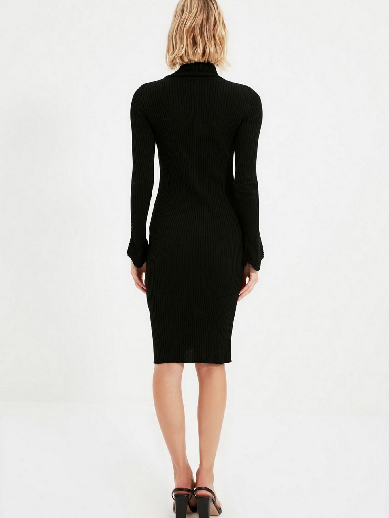 Платье миди Trendyol модель TWOAW20YN0005/Siyah Фото