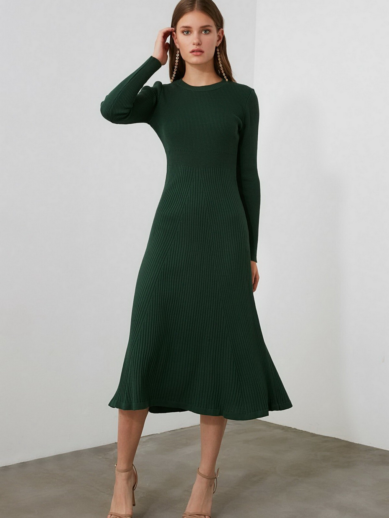 Платье миди Trendyol модель TWOAW21EL0422/Yesil Фото