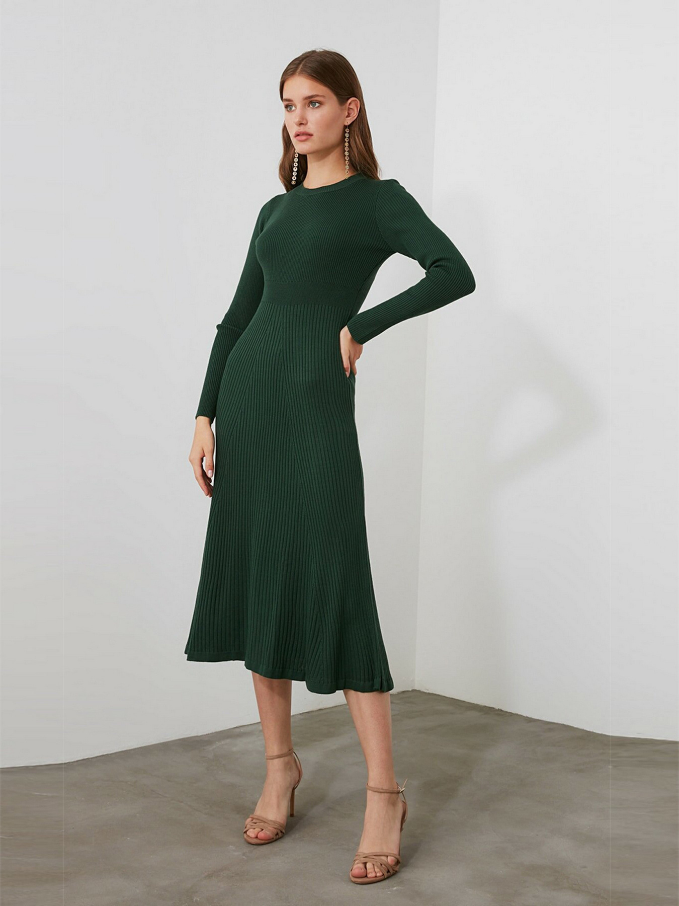Платье миди Trendyol модель TWOAW21EL0422/Yesil Фото