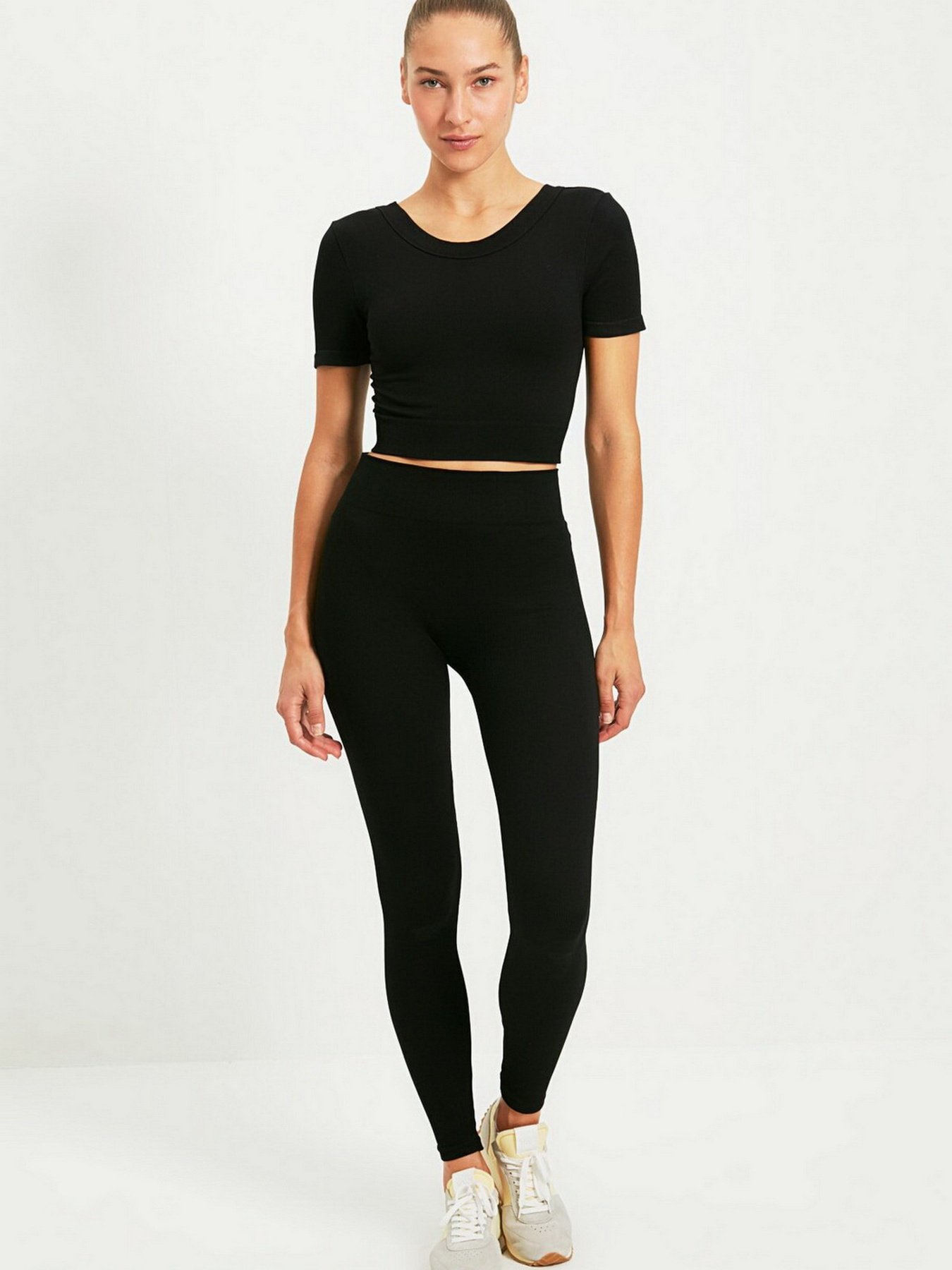 Топ Trendyol модель TWOAW22BZ0449/Siyah Фото