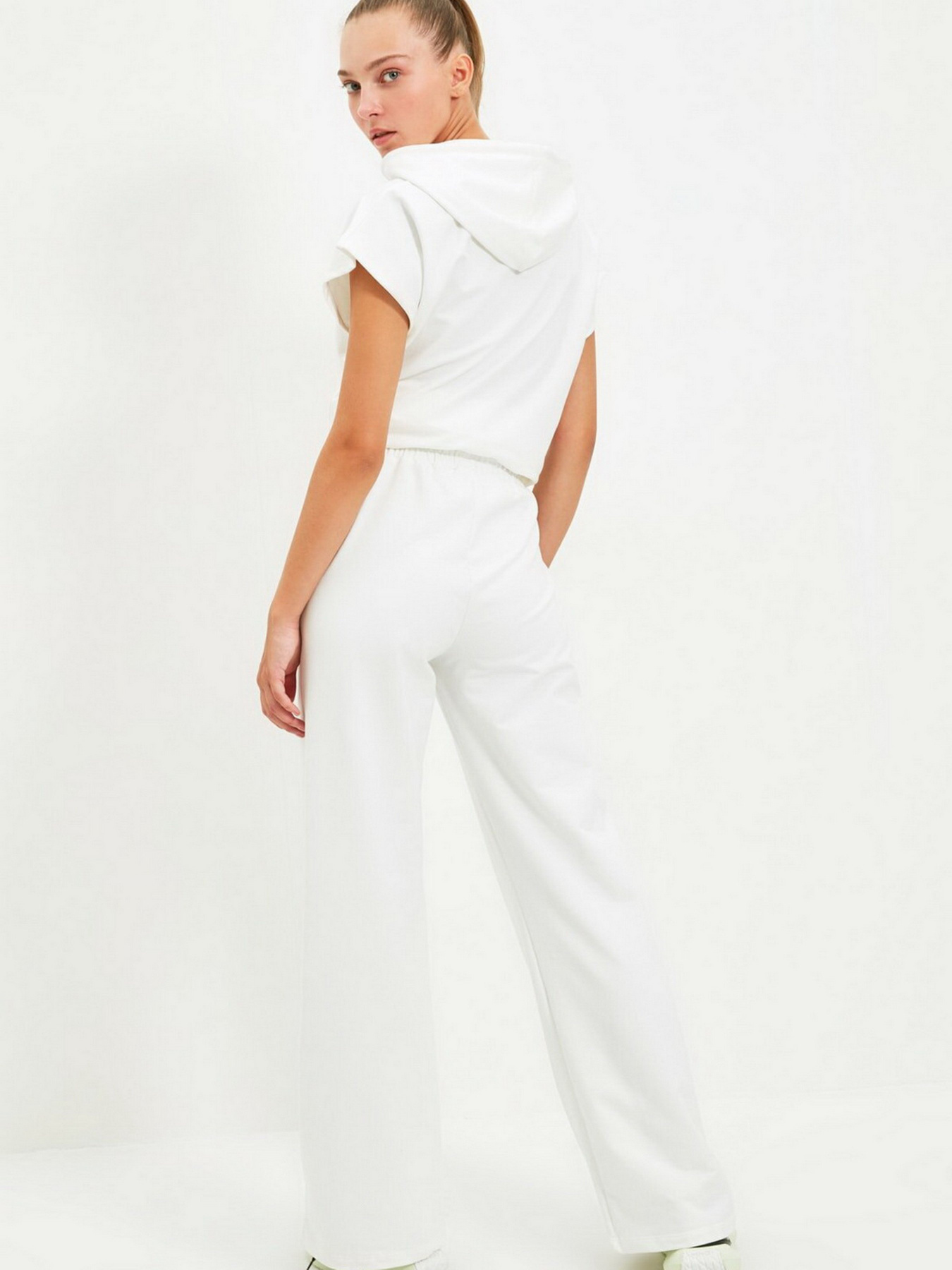 Штаны спортивные Trendyol модель TWOAW22EA0053/Ekru Фото