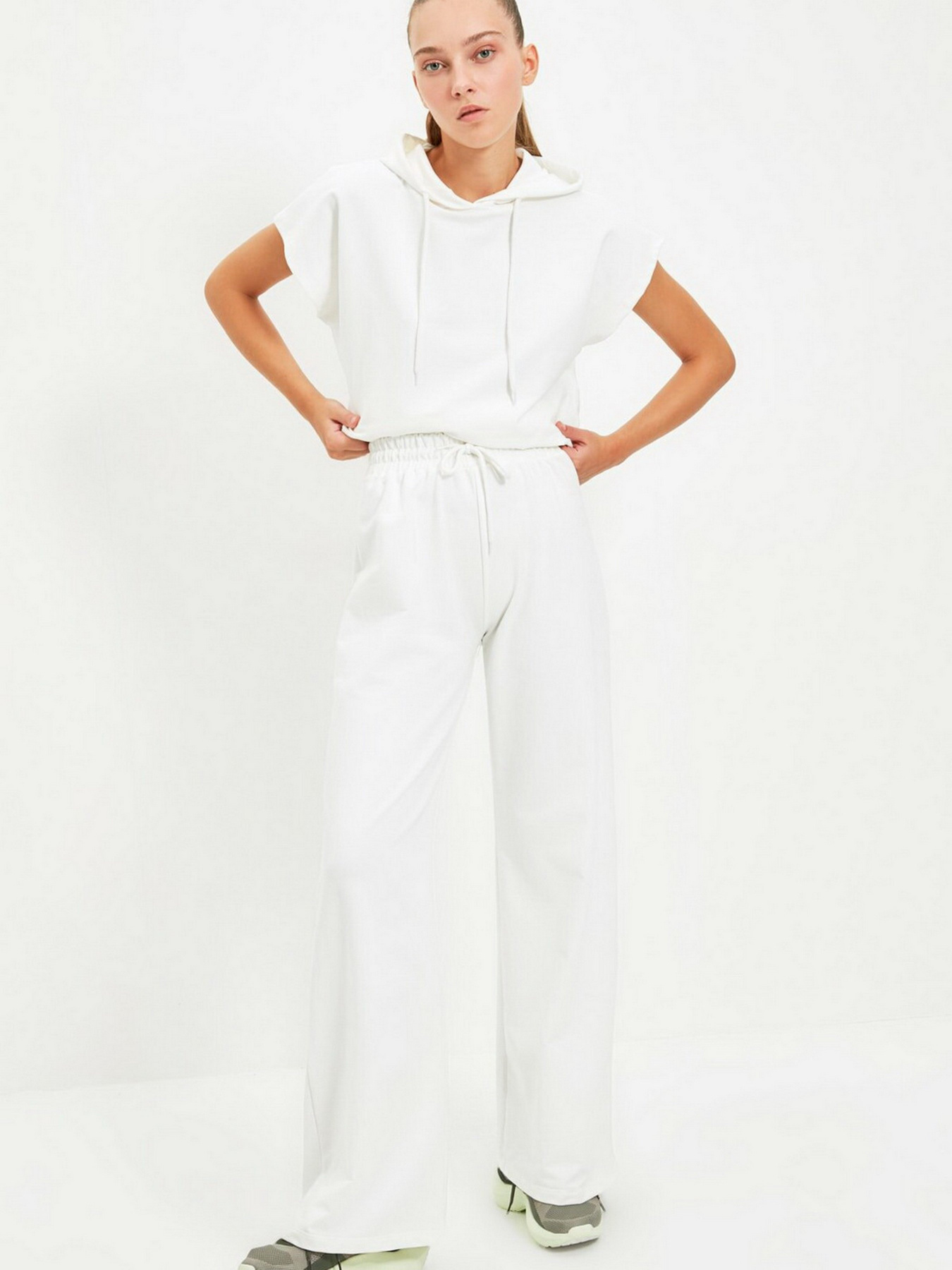 Спортивні штани Trendyol модель TWOAW22EA0053/Ekru Фото