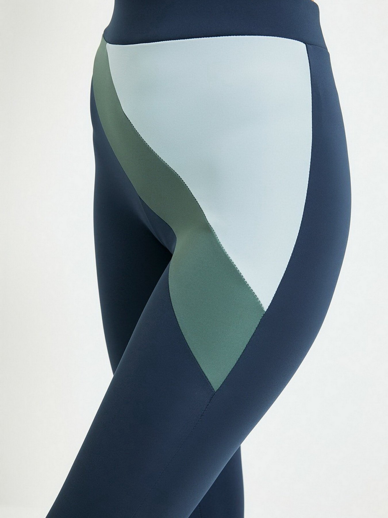 Спортивные леггинсы Trendyol модель TWOAW22TY0014/Koyu Lacivert Спортивные леггинсы Trendyol модель TWOAW22TY0014/Koyu Lacivert Фото