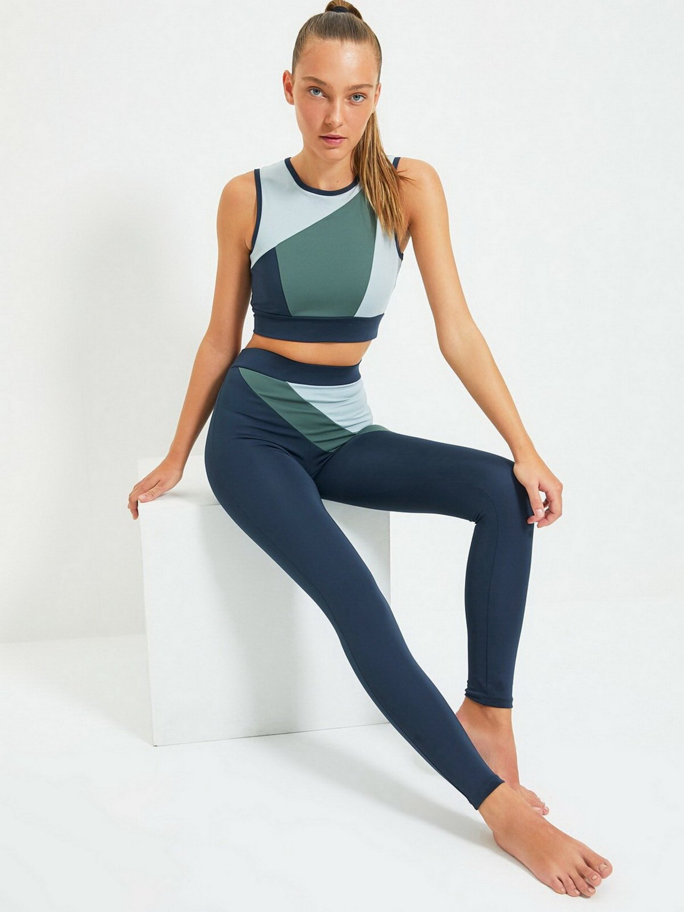 Спортивные леггинсы Trendyol модель TWOAW22TY0014/Koyu Lacivert Спортивные леггинсы Trendyol модель TWOAW22TY0014/Koyu Lacivert Фото