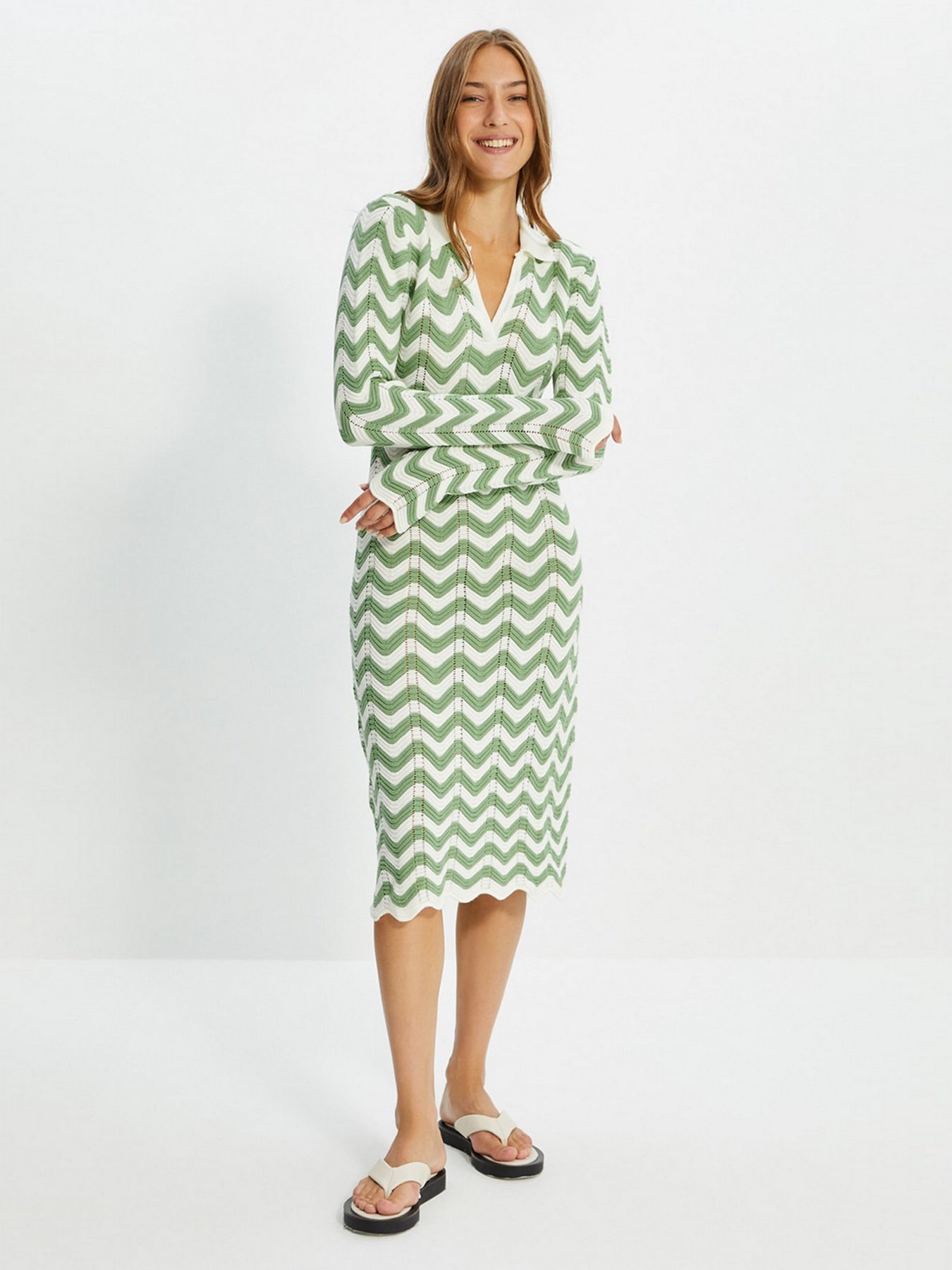 Сукня міді Trendyol модель TWOAW22EL0004/Ekru Сукня міді Trendyol модель TWOAW22EL0004/Ekru Фото