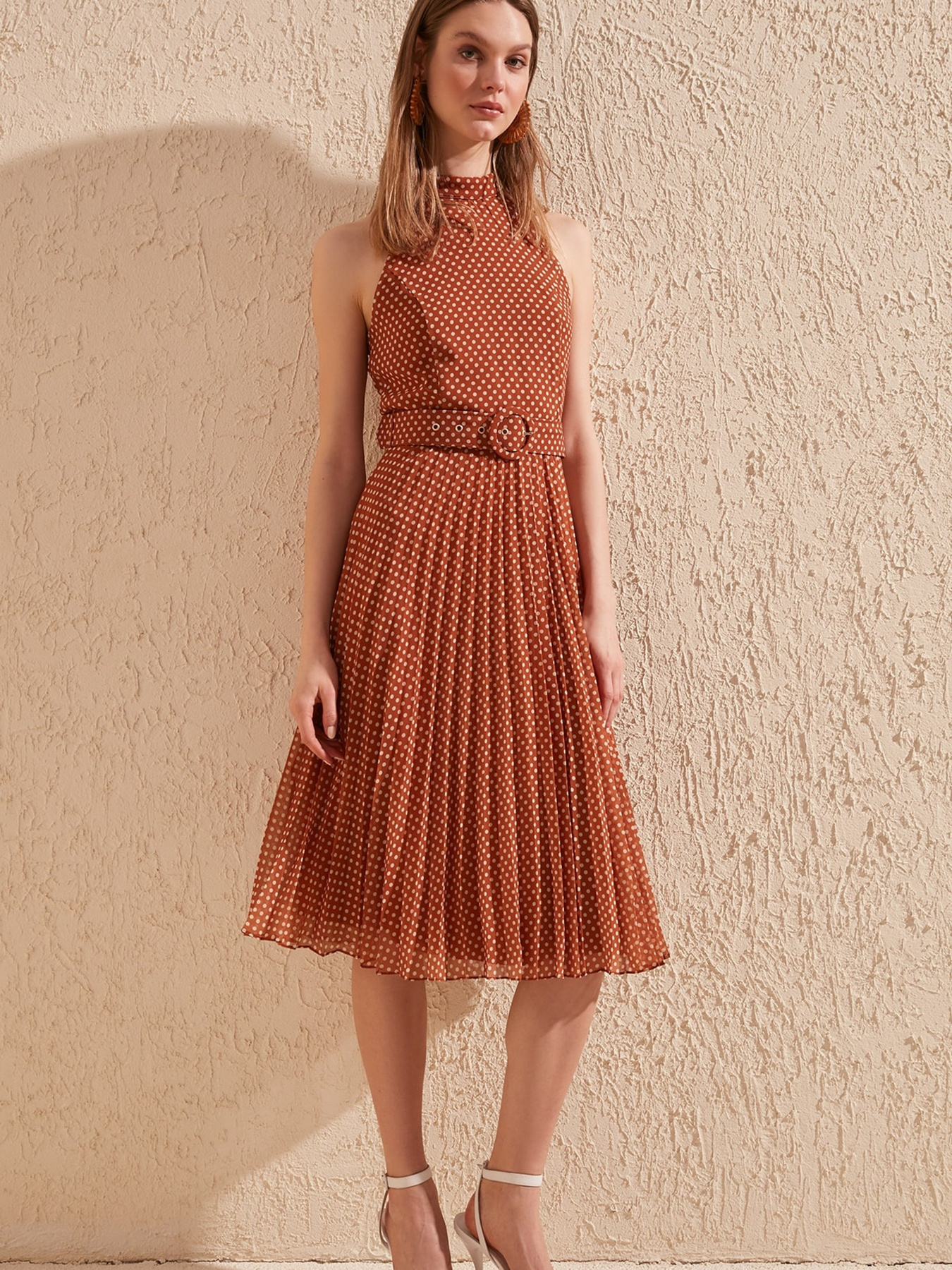 Платье миди Trendyol модель TWOSS20EL1341/Turuncu Фото