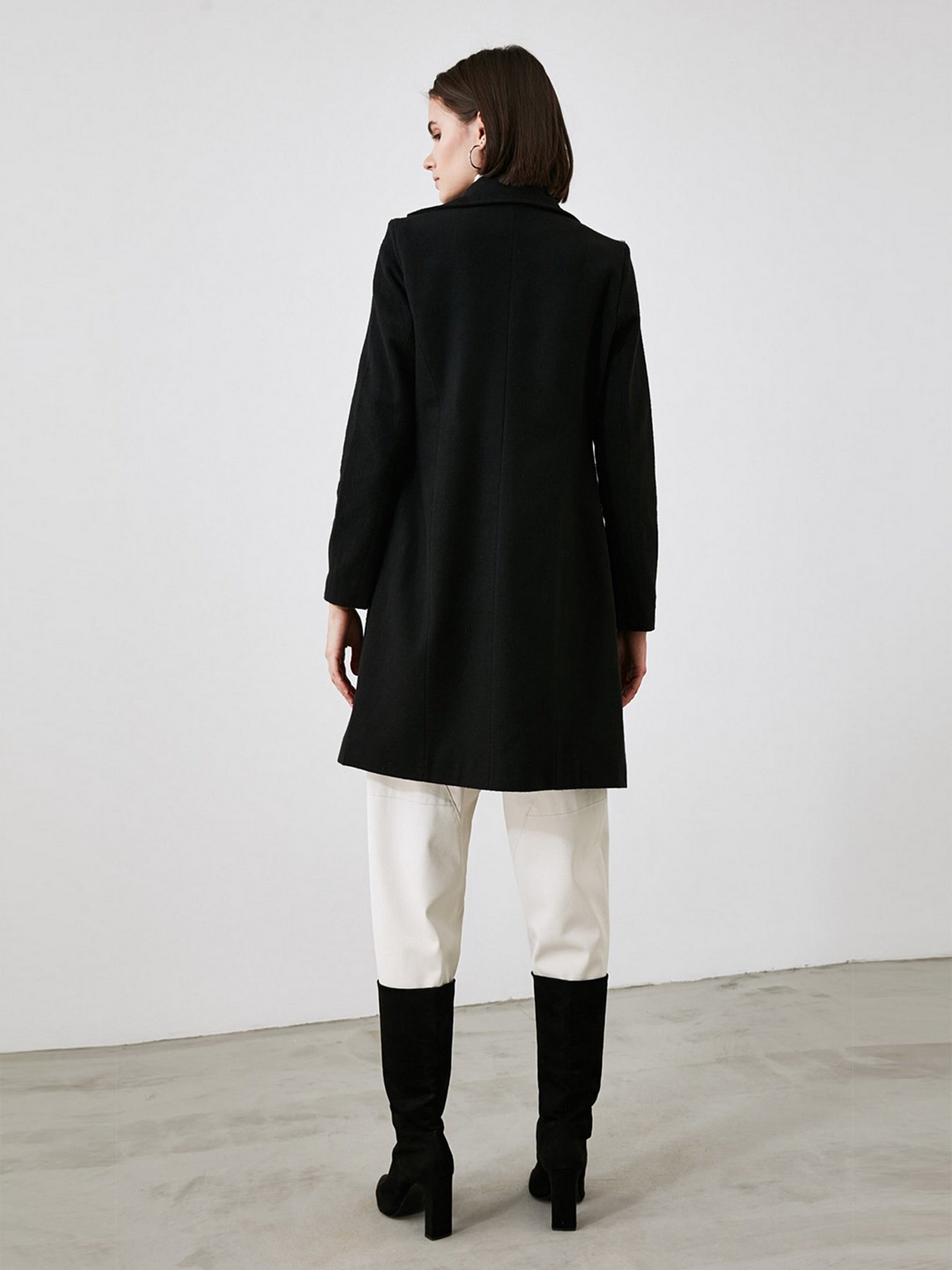 Пальто Trendyol модель TWOAW21KB0016/Siyah Фото