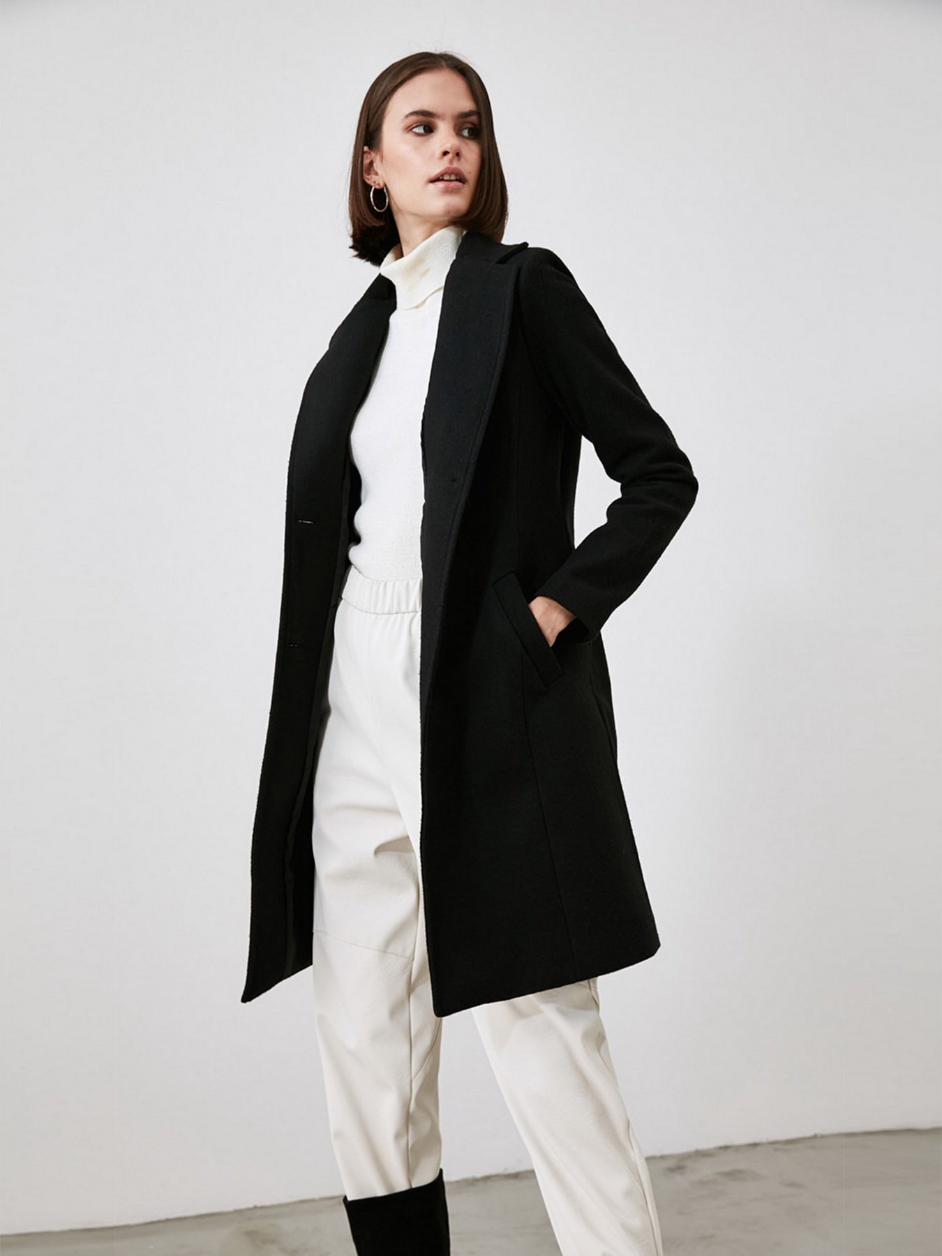 Пальто Trendyol модель TWOAW21KB0016/Siyah Фото