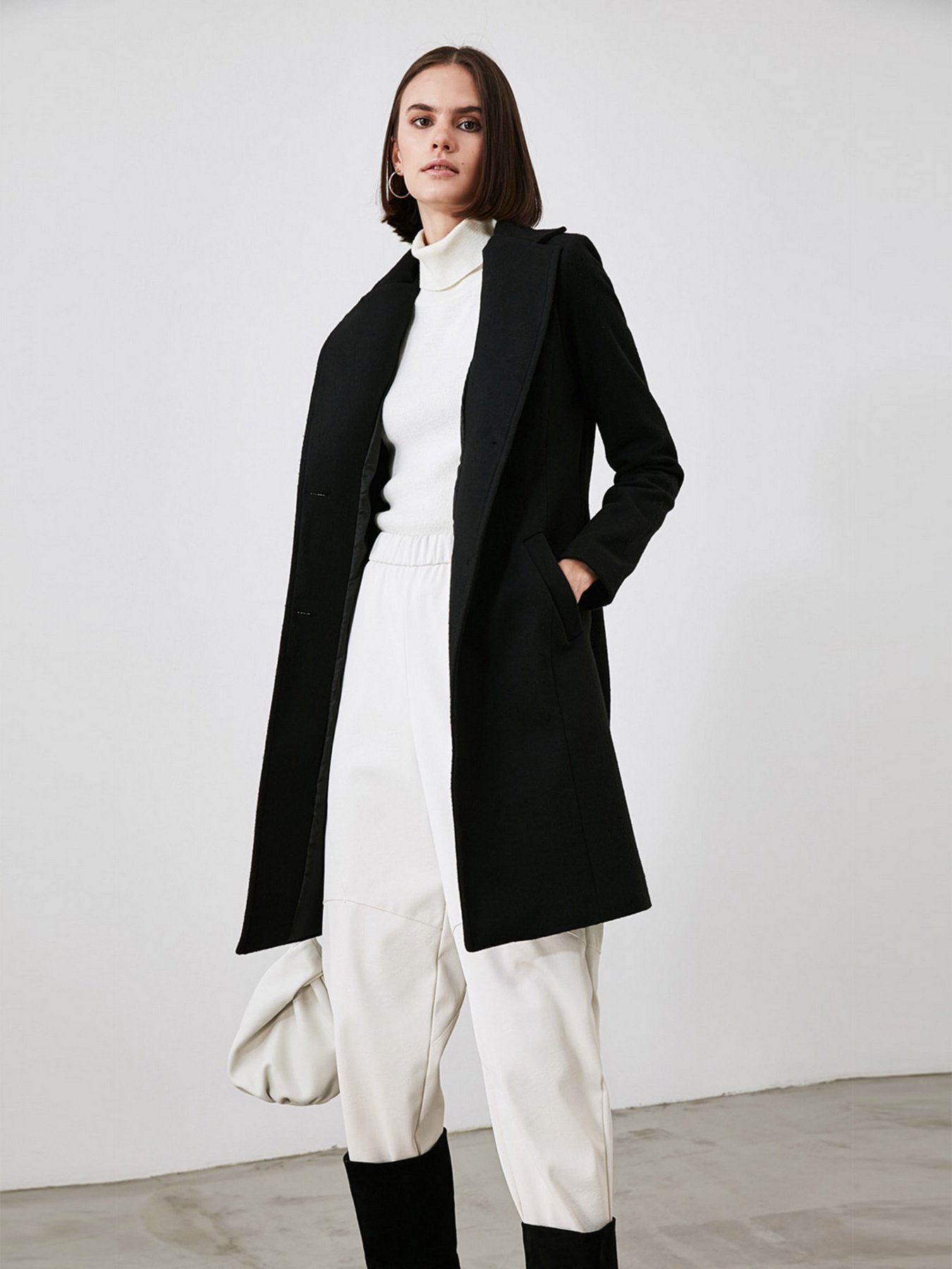 Пальто Trendyol модель TWOAW21KB0016/Siyah Фото