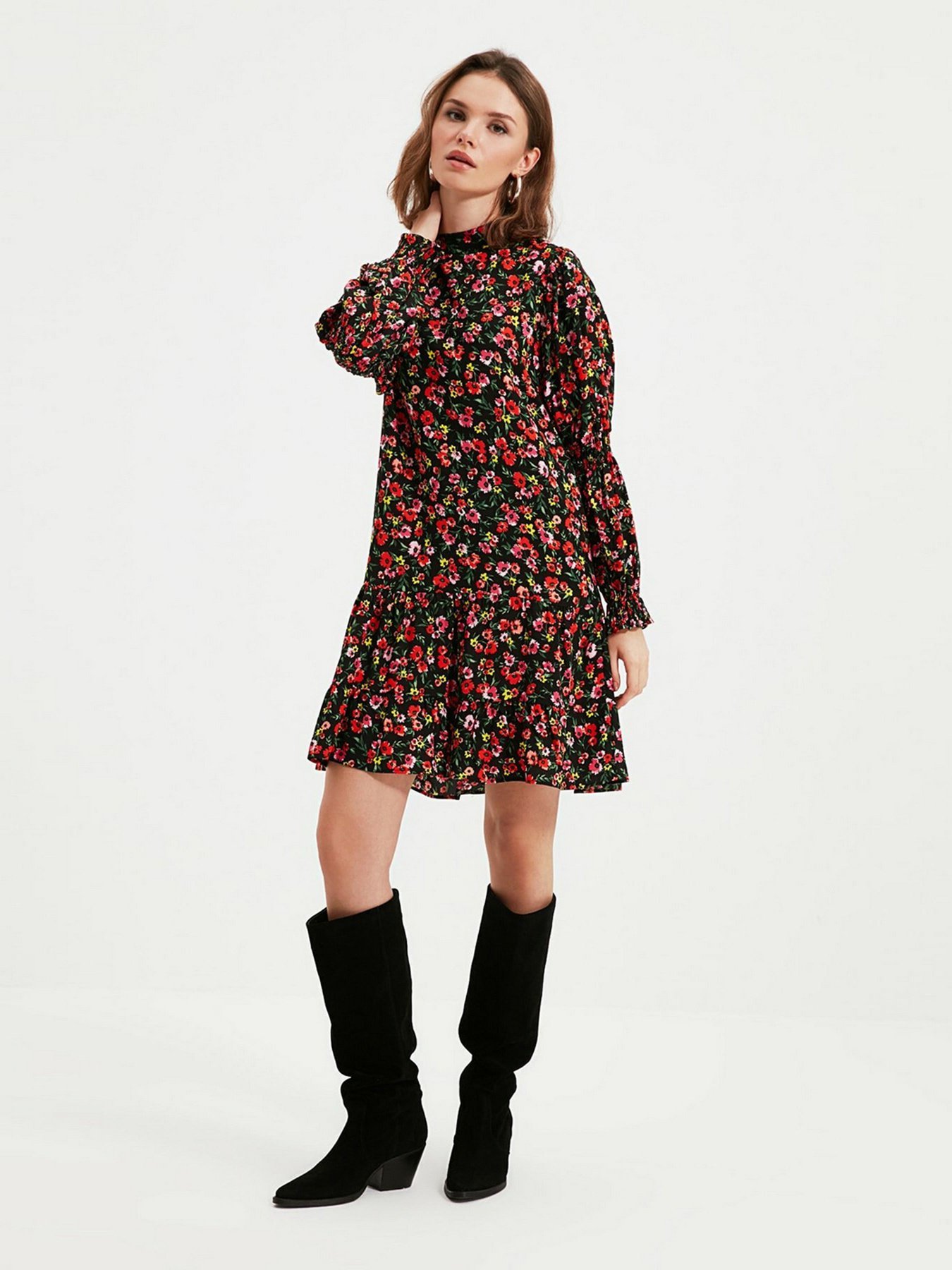 Платье мини Trendyol модель TWOAW22EL0831/Cok Renkli Фото