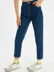 Джинсы мом Trendyol Mom модель TWOAW22JE0364/Koyu Mavi Фото