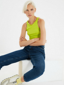 Джинси мом Trendyol Mom модель TWOAW22JE0364/Koyu Mavi Фото