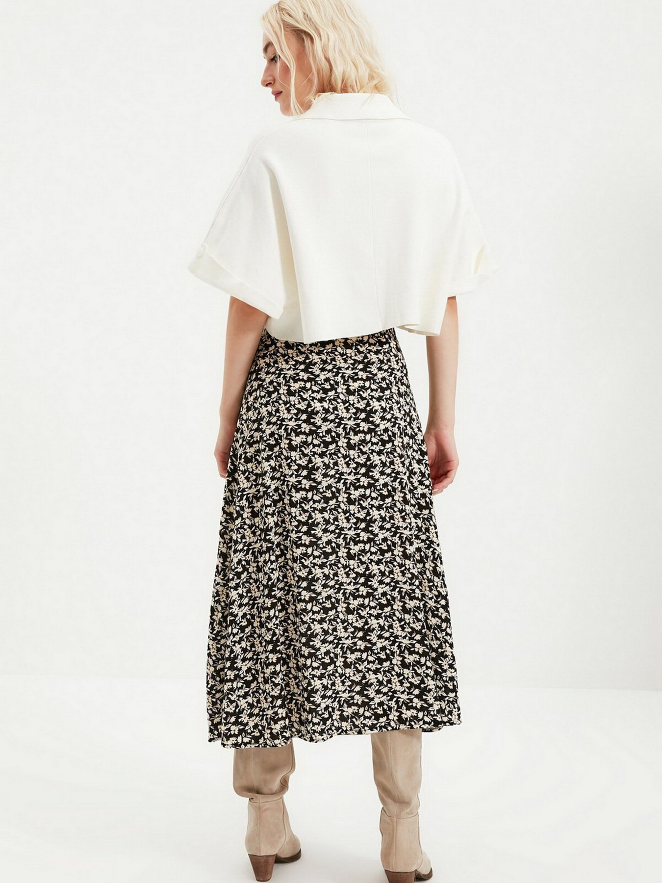 Юбка миди Trendyol модель TWOSS20ET0230/Siyah Фото