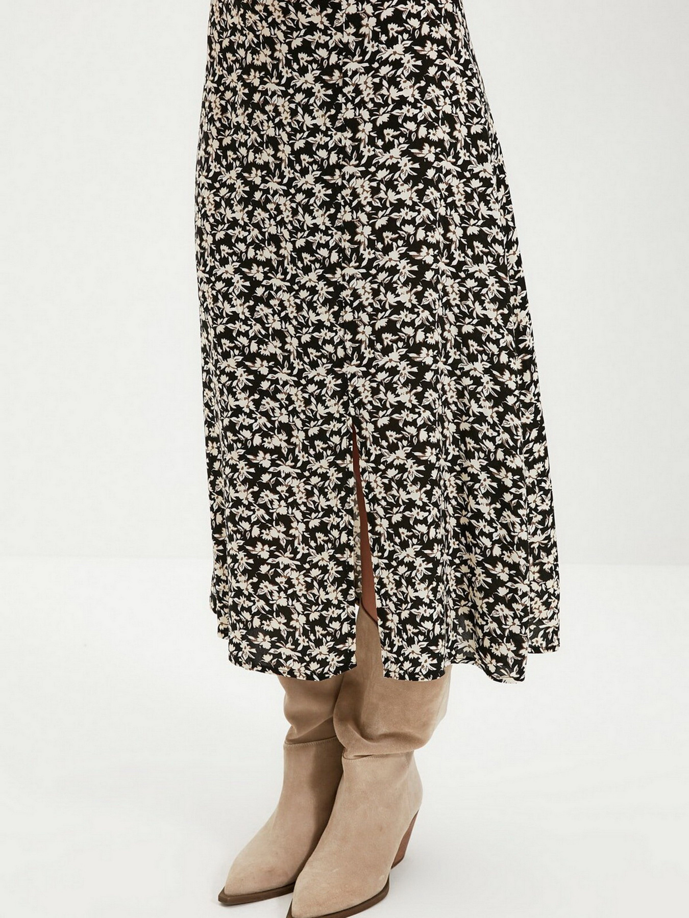 Юбка миди Trendyol модель TWOSS20ET0230/Siyah Фото