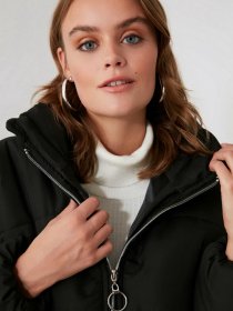 Зимняя куртка Trendyol модель TWOSS20MO0015/Siyah Фото