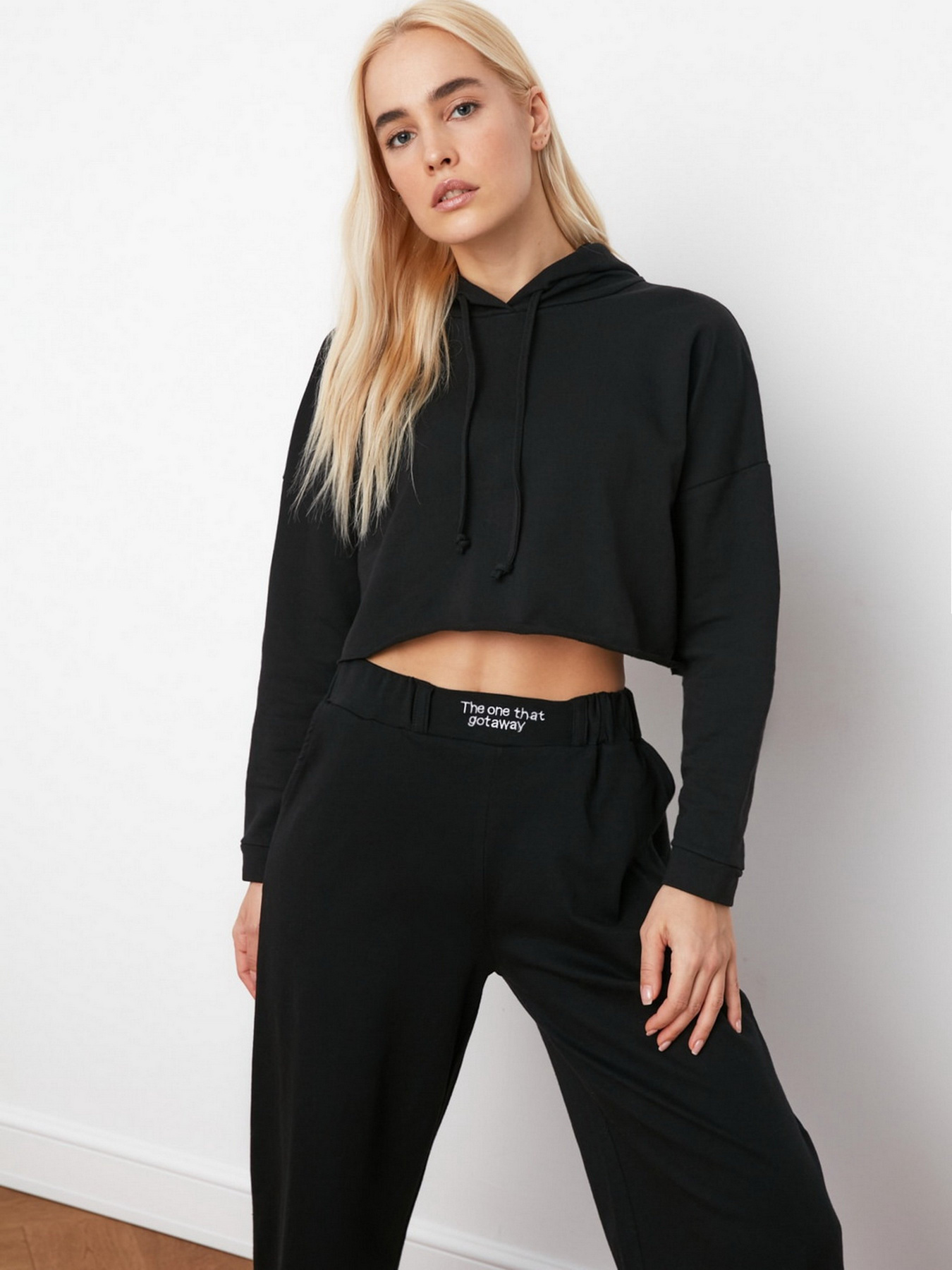 Худи Trendyol модель TWOAW20SW0144/Siyah Худи Trendyol модель TWOAW20SW0144/Siyah Фото