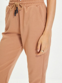 Спортивні штани Trendyol модель TWOAW21EA0066/Bej Фото