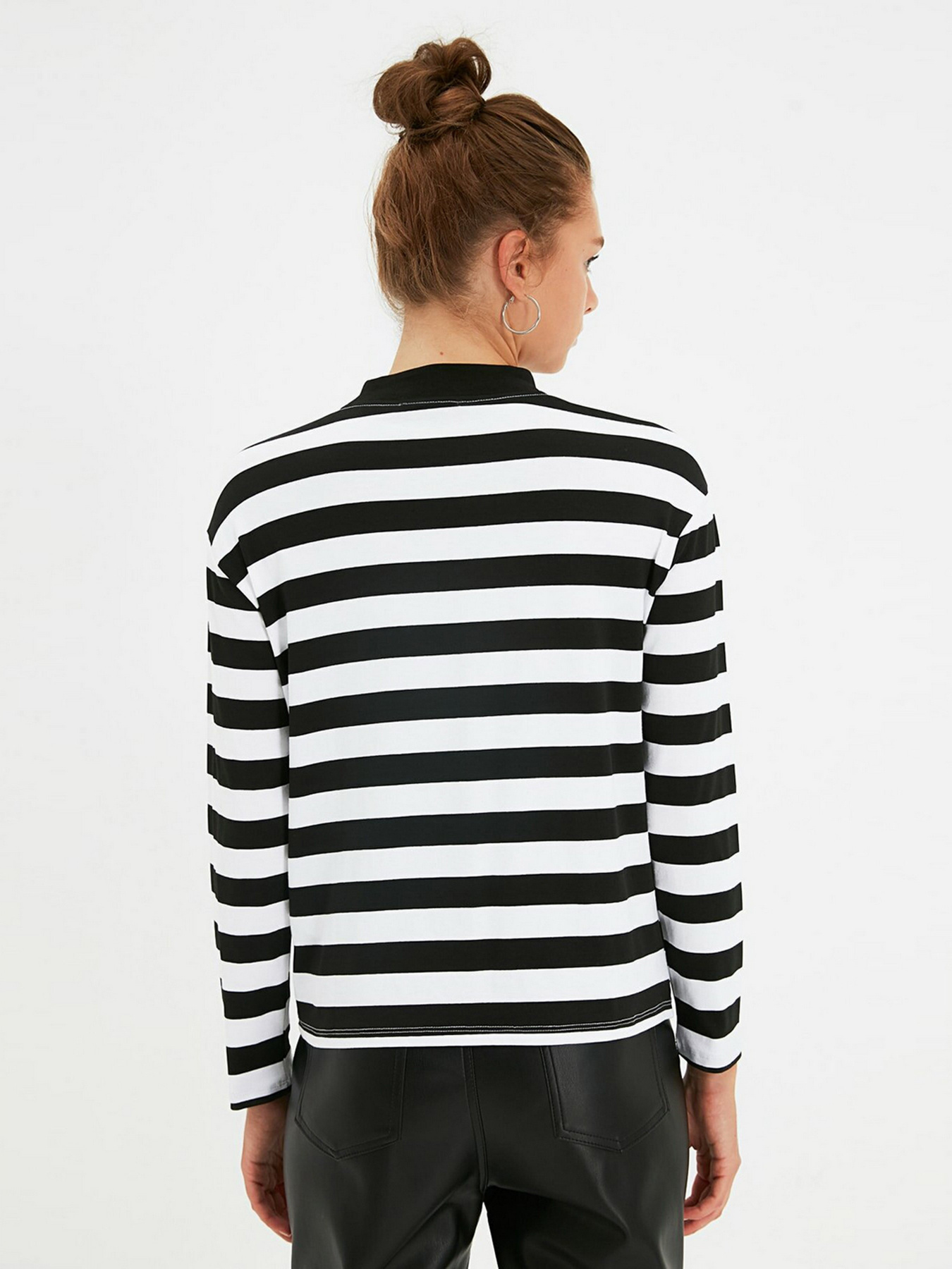 Лонгслів Trendyol модель TWOAW21TS0006/Siyah Фото