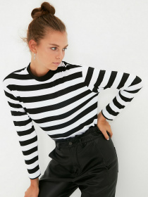 Лонгслів Trendyol модель TWOAW21TS0006/Siyah Фото