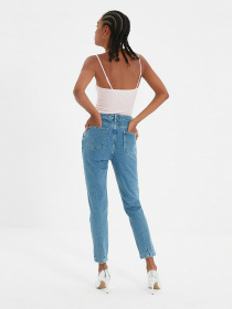 Джинсы мом Trendyol Mom модель TWOAW22JE0178/Mavi Фото