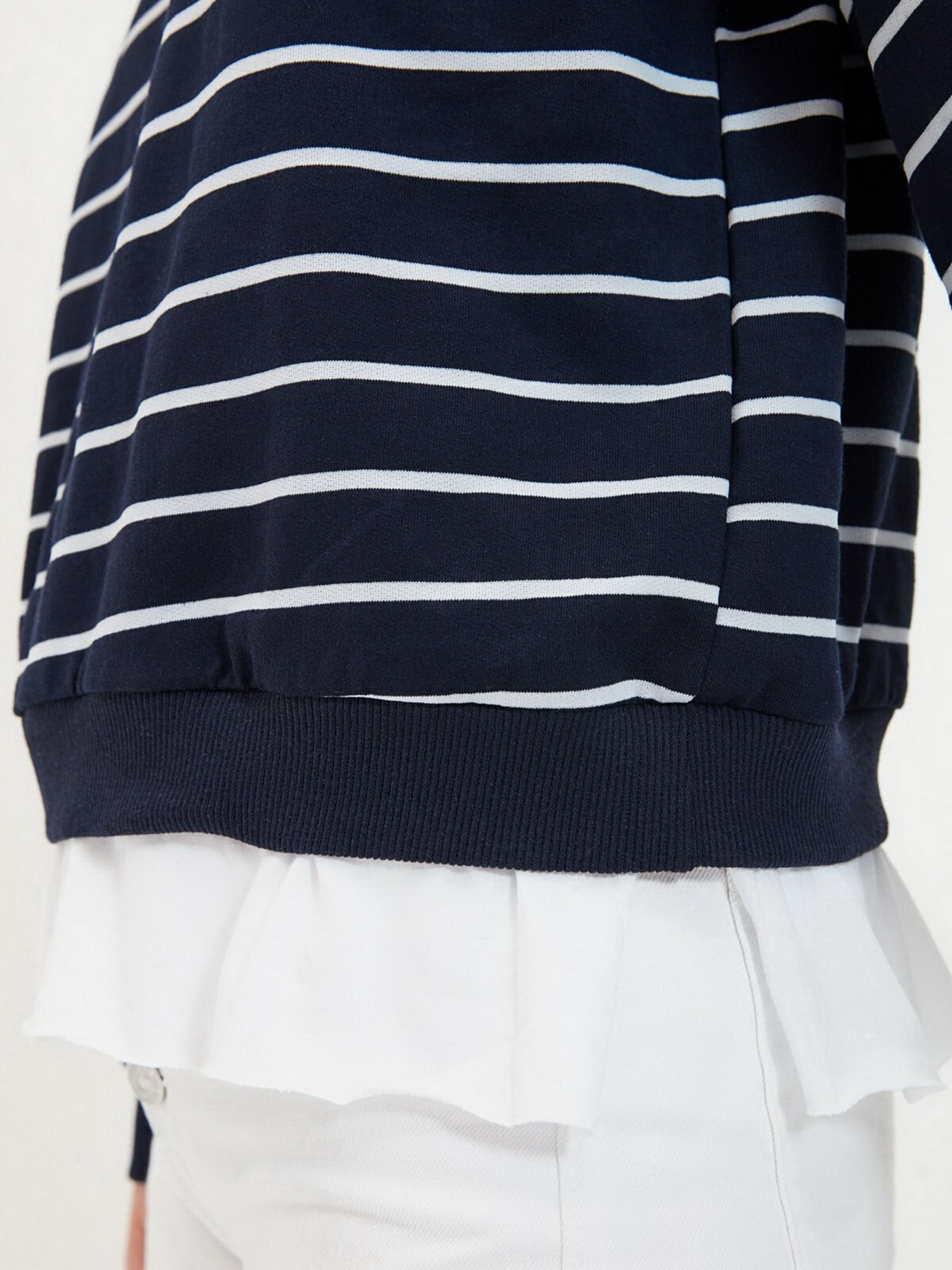 Свитшот Trendyol модель TWOAW21SW0788/Lacivert Фото