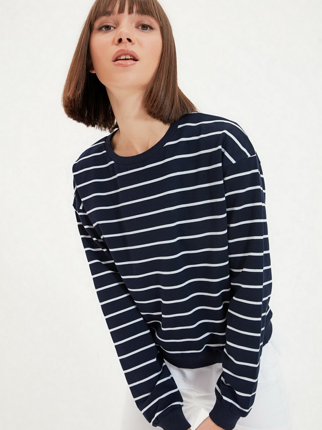 Свитшот Trendyol модель TWOAW21SW0788/Lacivert Фото