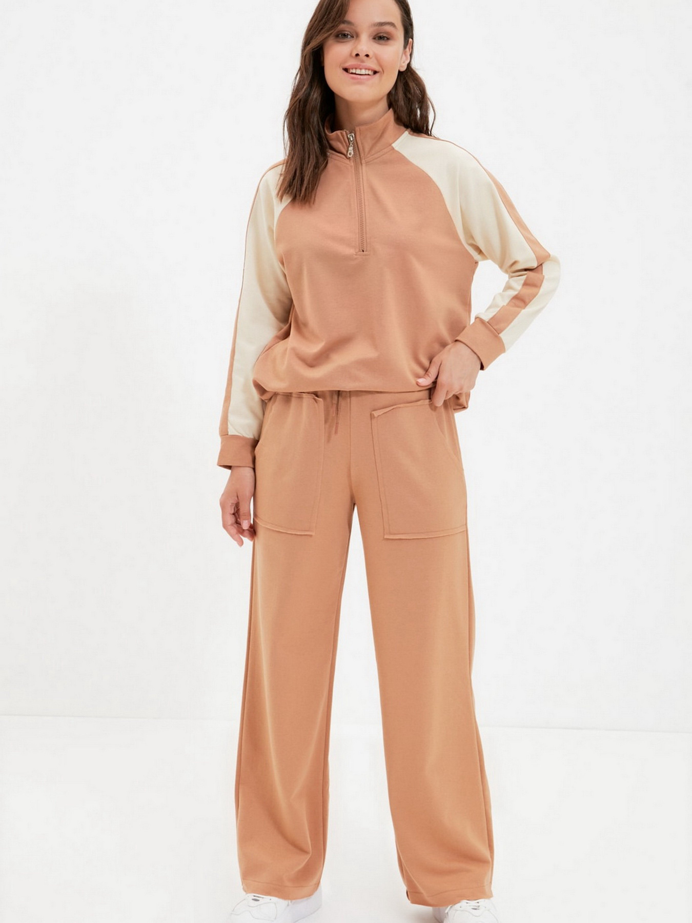 Спортивні штани Trendyol модель TCTAW22EI0019/Bej Фото