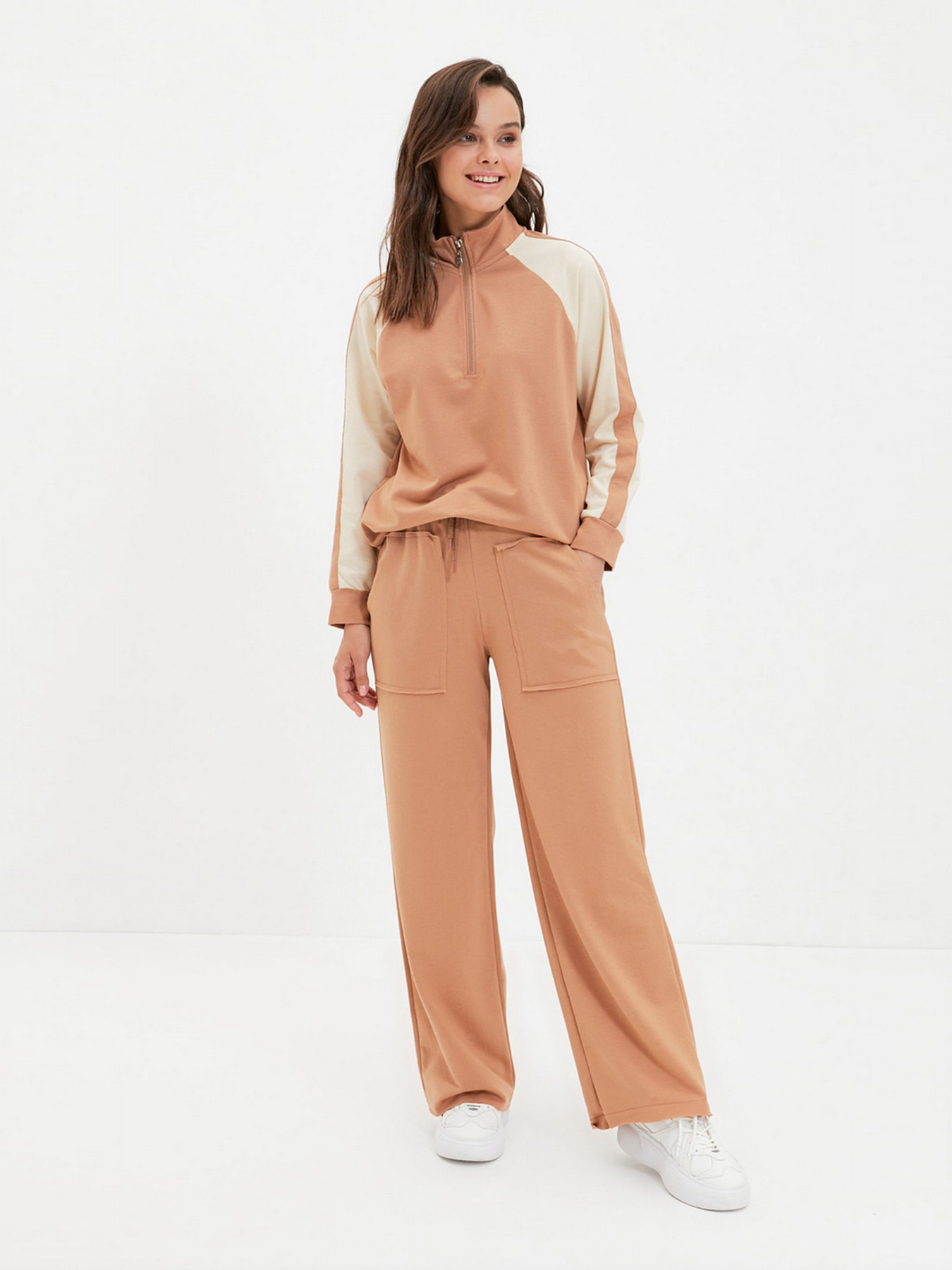 Спортивні штани Trendyol модель TCTAW22EI0019/Bej Фото