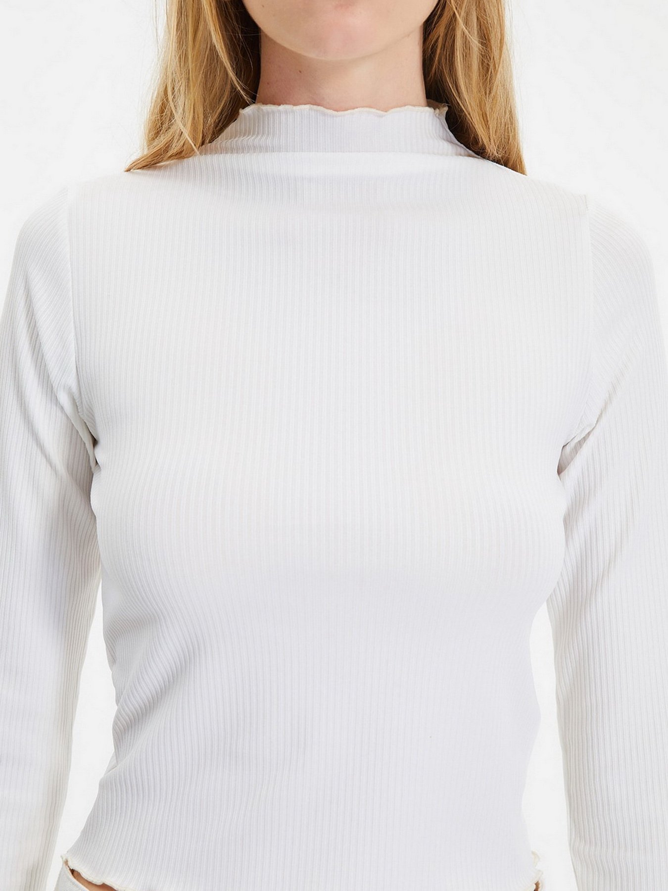 Лонгслів Trendyol модель TWOAW21BZ0905/Ekru Фото