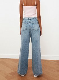 Расклешенные джинсы Trendyol Wide Leg модель TWOSS21JE0332/Mavi Фото