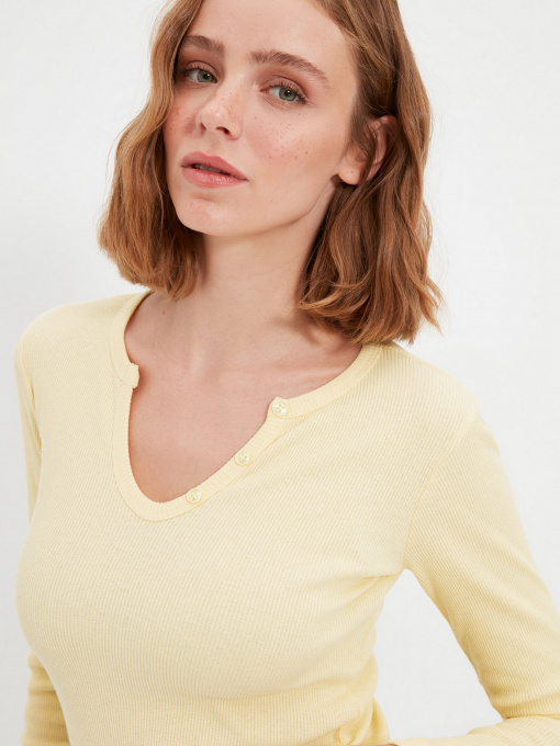 Джемпер Trendyol модель TWOAW22BZ0937/Sari Фото