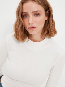 Джемпер Trendyol модель TWOAW22BZ0982/Ekru Джемпер Trendyol модель TWOAW22BZ0982/Ekru Фото