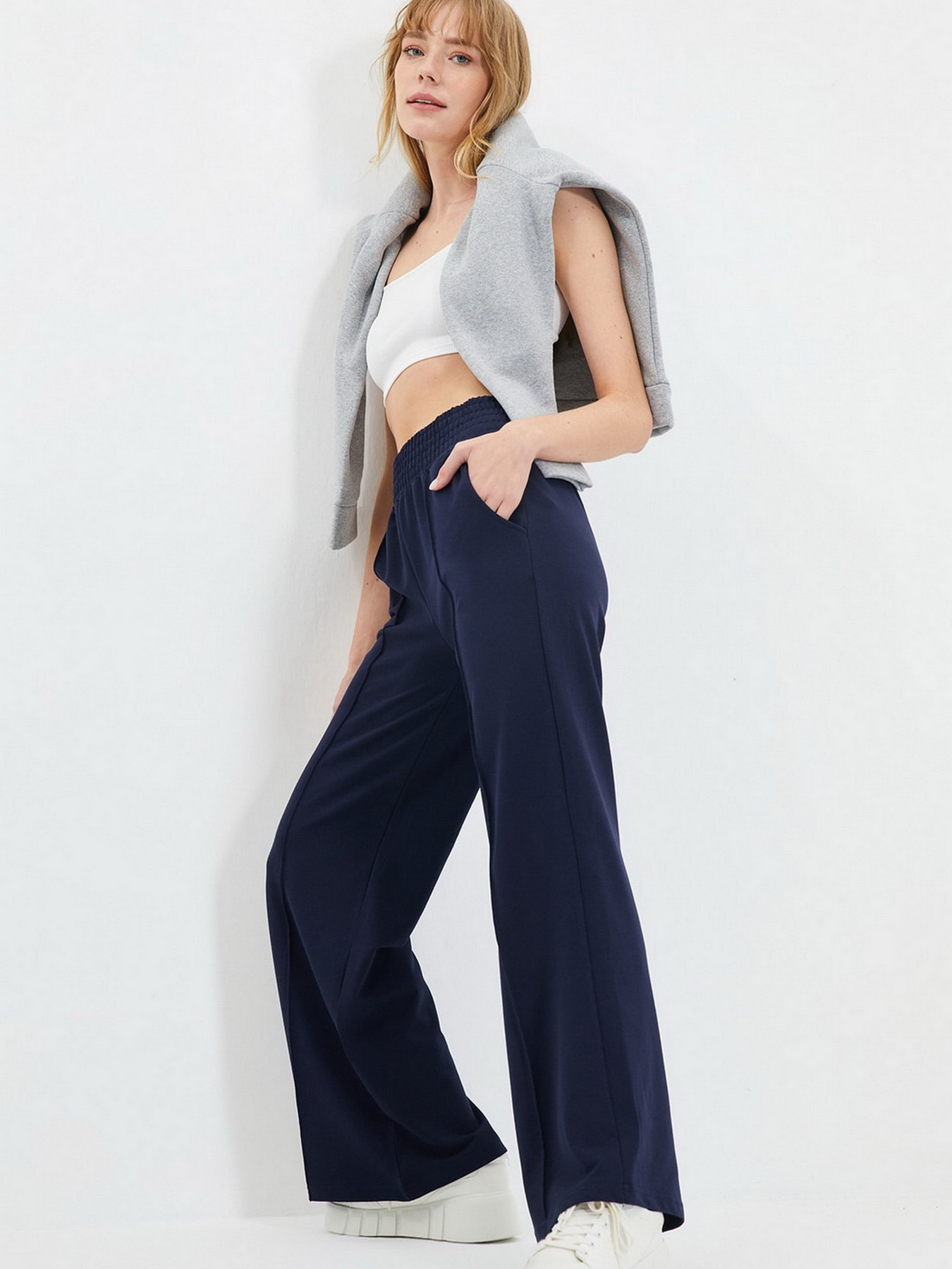 Спортивні штани Trendyol модель TWOAW22EA0405/Lacivert Фото