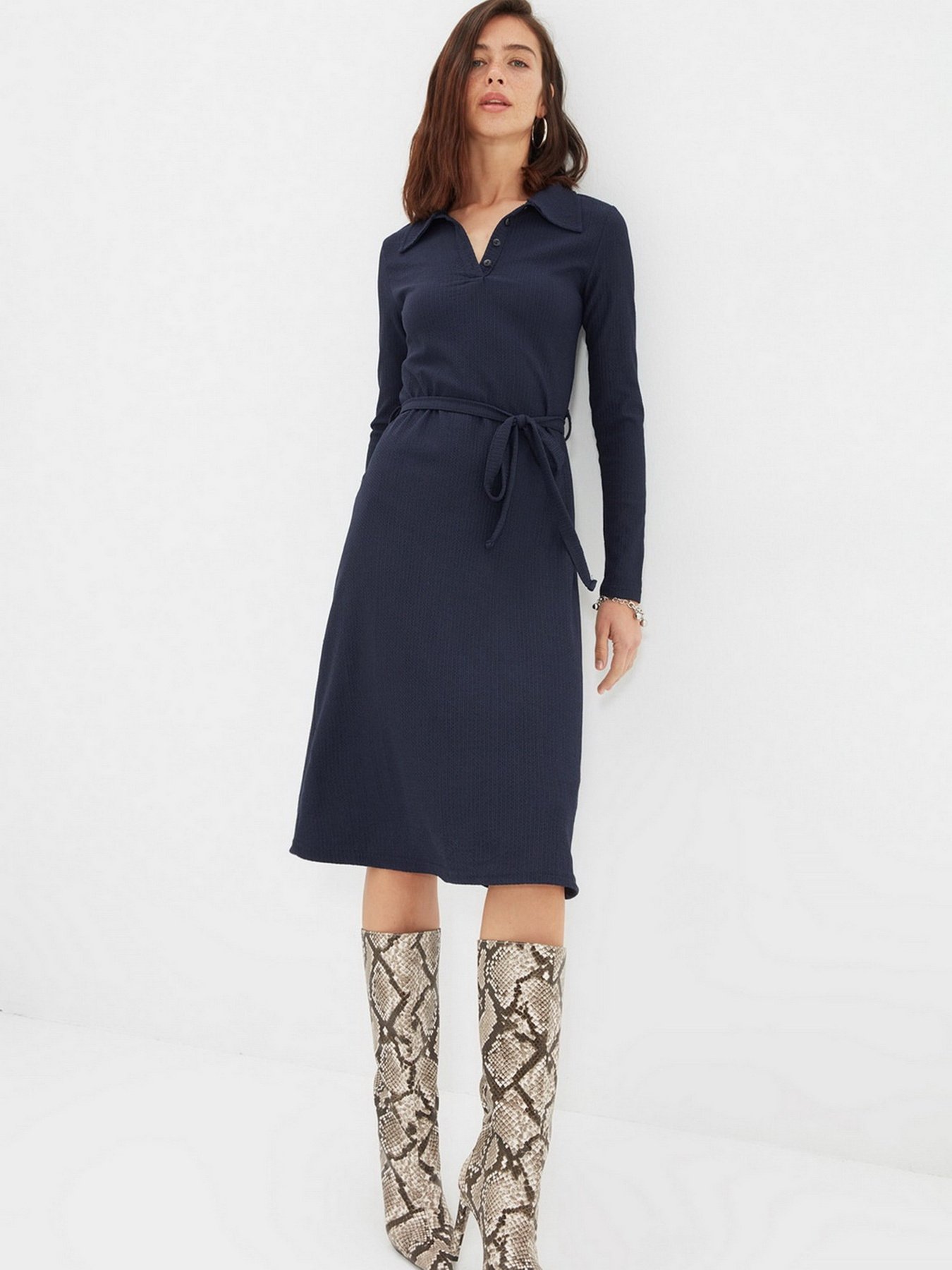 Платье миди Trendyol модель TWOAW22EL1833/Lacivert Фото