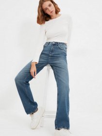 Прямые джинсы Trendyol Wide Leg модель TWOAW22JE0918/Mavi Фото